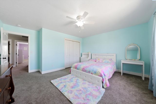 5714 Santa Fe Ln, Pasco, WA 99301