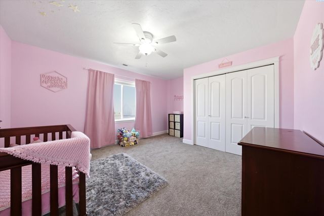 5714 Santa Fe Ln, Pasco, WA 99301