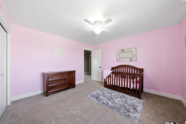 5714 Santa Fe Ln, Pasco, WA 99301