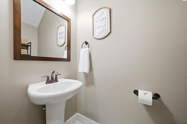 5714 Santa Fe Ln, Pasco, WA 99301