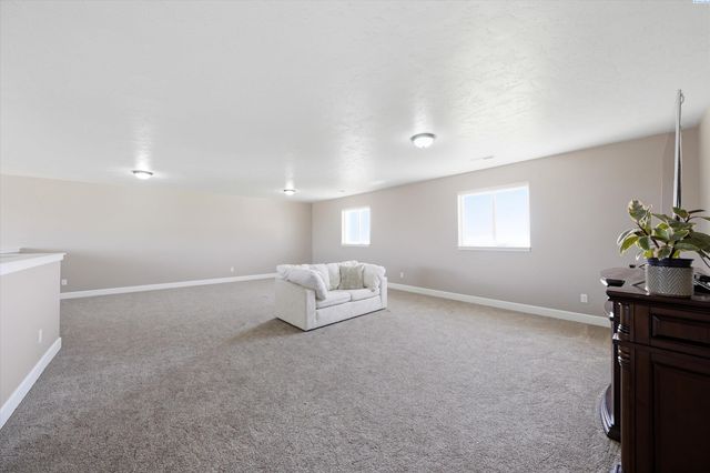 5714 Santa Fe Ln, Pasco, WA 99301