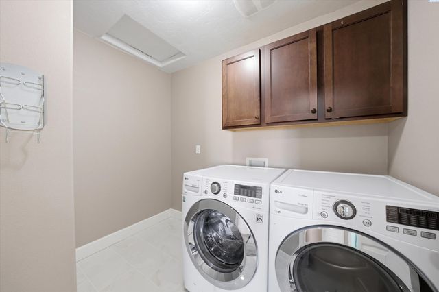 5714 Santa Fe Ln, Pasco, WA 99301