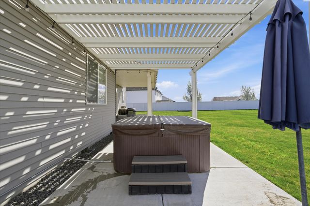 5714 Santa Fe Ln, Pasco, WA 99301