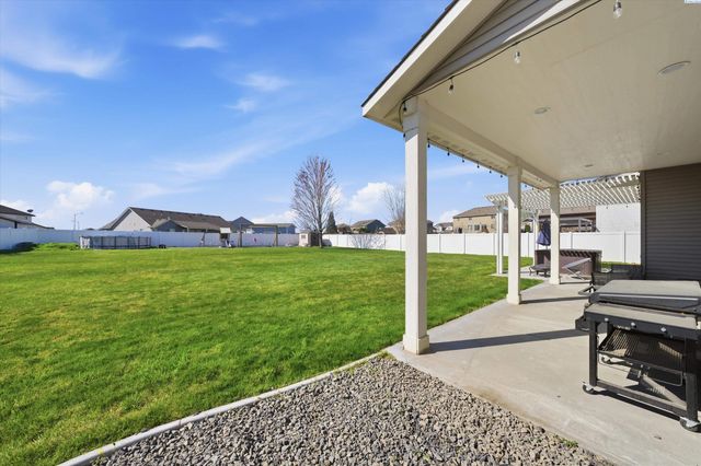 5714 Santa Fe Ln, Pasco, WA 99301