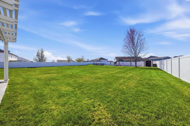 5714 Santa Fe Ln, Pasco, WA 99301