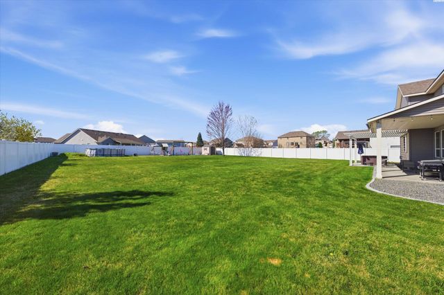 5714 Santa Fe Ln, Pasco, WA 99301