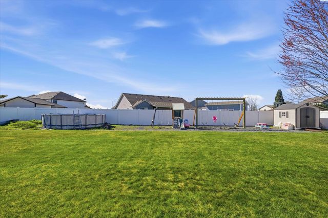 5714 Santa Fe Ln, Pasco, WA 99301