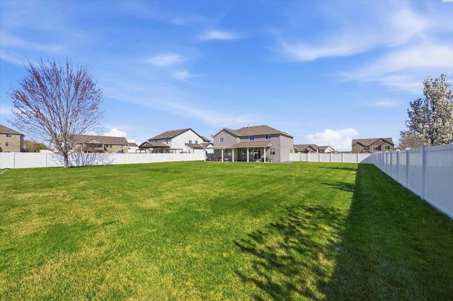 5714 Santa Fe Ln, Pasco, WA 99301
