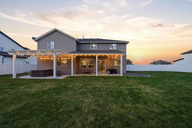 5714 Santa Fe Ln, Pasco, WA 99301