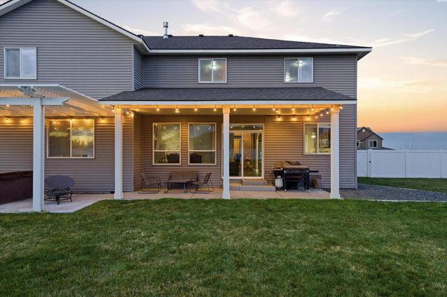 5714 Santa Fe Ln, Pasco, WA 99301