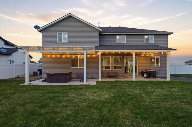 5714 Santa Fe Ln, Pasco, WA 99301