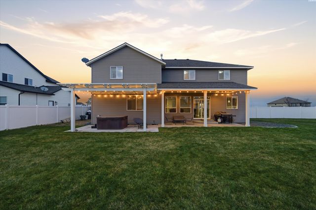 5714 Santa Fe Ln, Pasco, WA 99301