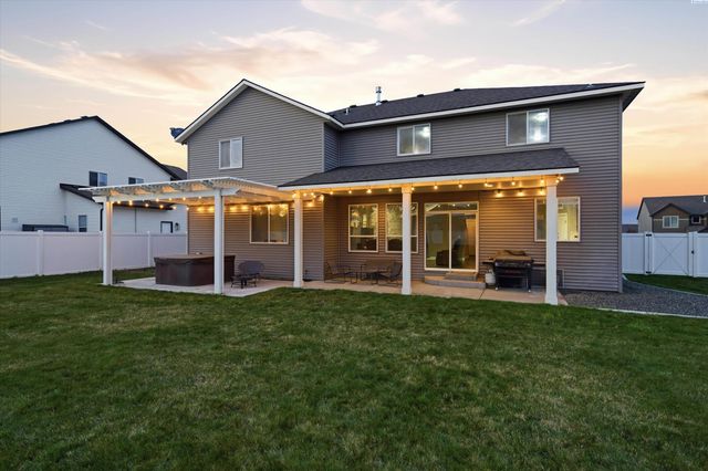 5714 Santa Fe Ln, Pasco, WA 99301