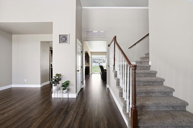 5714 Santa Fe Ln, Pasco, WA 99301