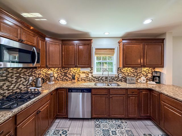 52 Phelps St, Marlborough, MA 01752