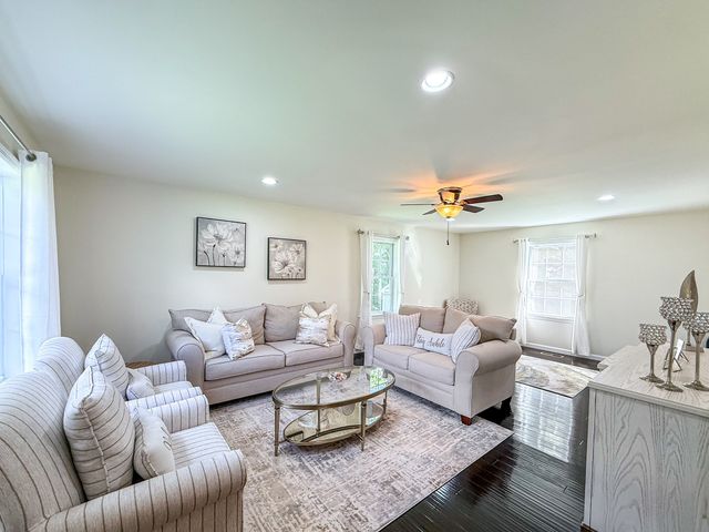52 Phelps St, Marlborough, MA 01752