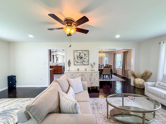 52 Phelps St, Marlborough, MA 01752