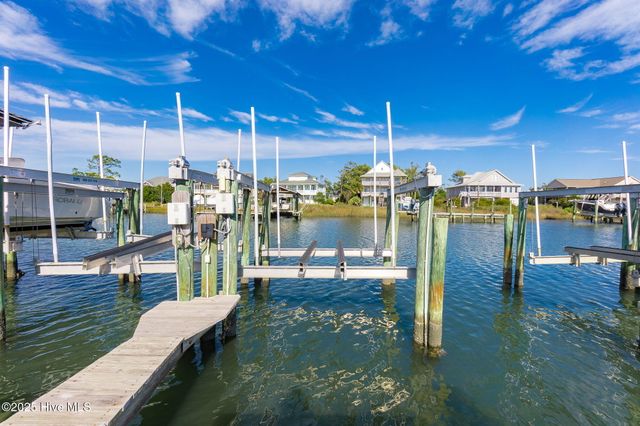 119 Pintail Lane, Harkers Island, NC 28531