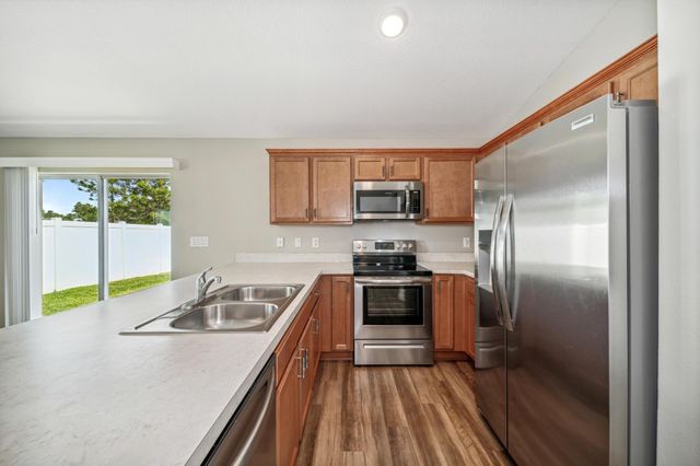 5485 NW Pine Trail Cir, Port St Lucie, FL 34983