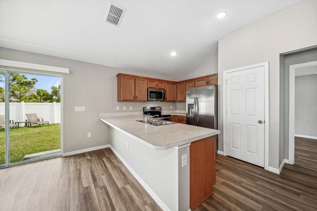 5485 NW Pine Trail Cir, Port St Lucie, FL 34983