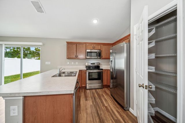 5485 NW Pine Trail Cir, Port St Lucie, FL 34983