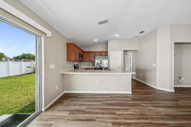 5485 NW Pine Trail Cir, Port St Lucie, FL 34983