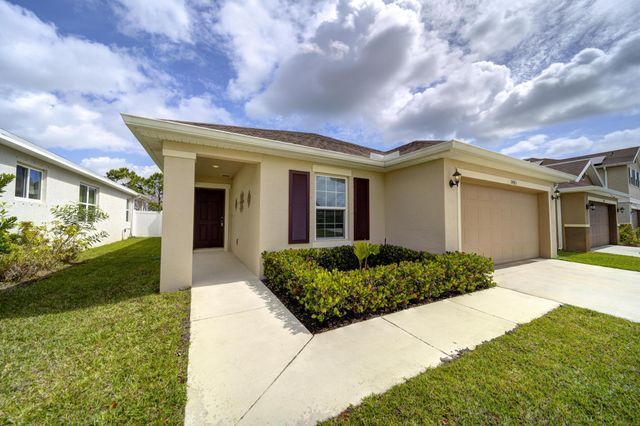 5485 NW Pine Trail Cir, Port St Lucie, FL 34983