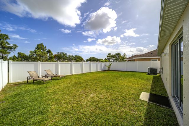 5485 NW Pine Trail Cir, Port St Lucie, FL 34983
