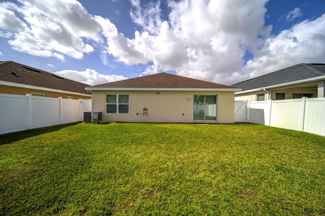 5485 NW Pine Trail Cir, Port St Lucie, FL 34983