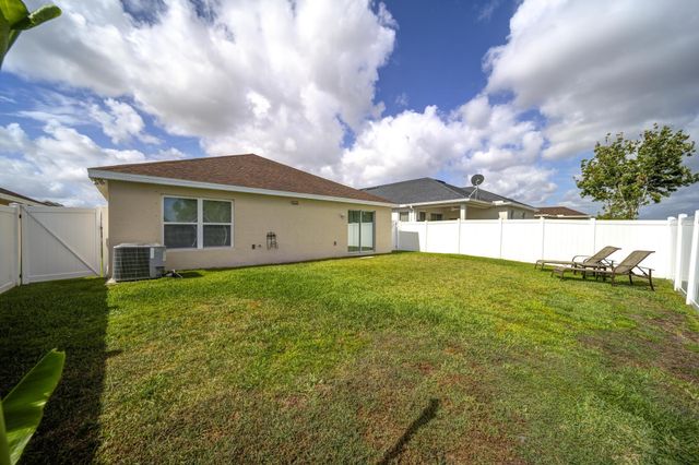5485 NW Pine Trail Cir, Port St Lucie, FL 34983