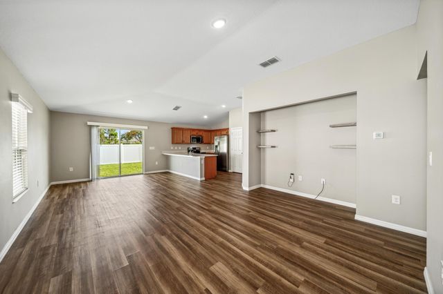 5485 NW Pine Trail Cir, Port St Lucie, FL 34983