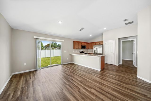 5485 NW Pine Trail Cir, Port St Lucie, FL 34983