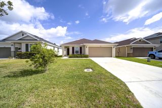 5485 NW Pine Trail Cir, Port St Lucie, FL 34983