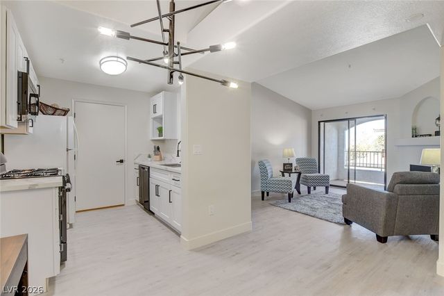 950 Seven Hills Drive 1422, Henderson, NV 89052