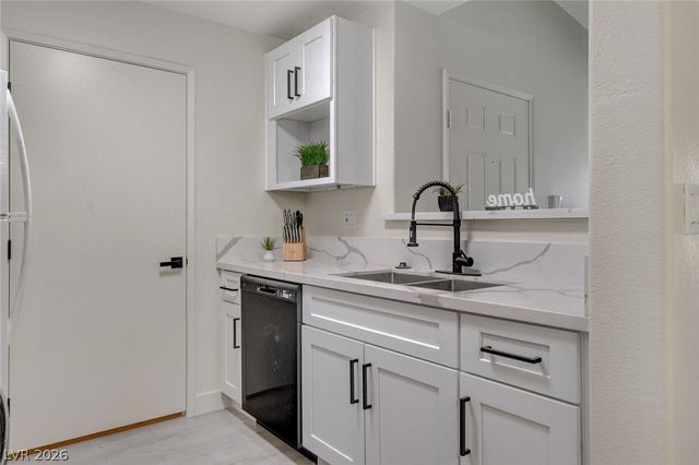 950 Seven Hills Drive 1422, Henderson, NV 89052