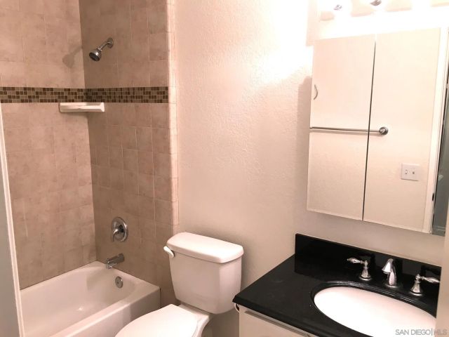 1009 S Sunshine Ave B, El Cajon, CA 92020