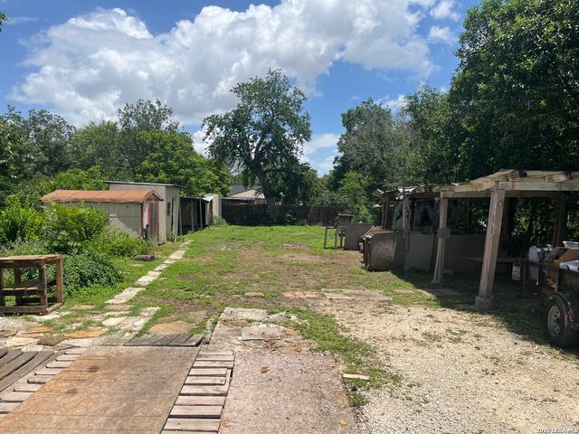 205 E White, San Antonio, TX 78214