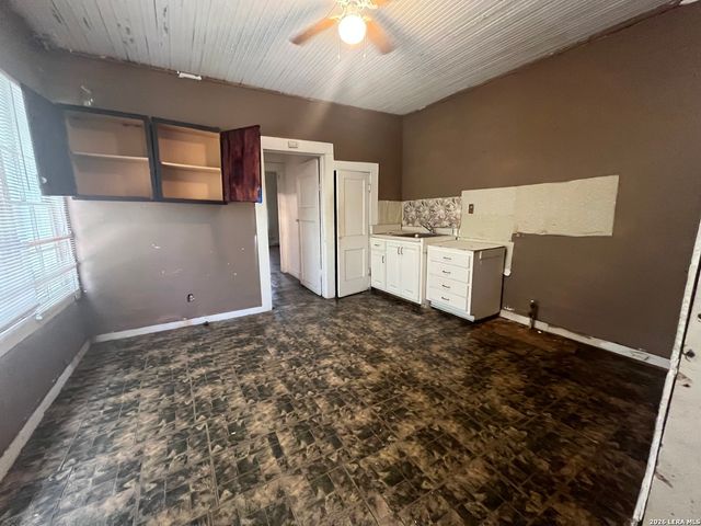 205 E White, San Antonio, TX 78214