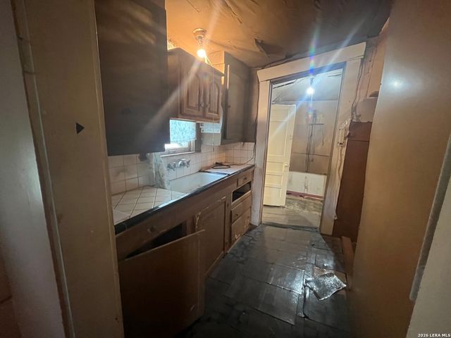 205 E White, San Antonio, TX 78214