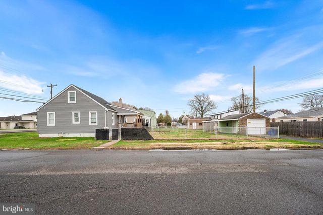 2109 BATH RD, Bristol, PA 19007