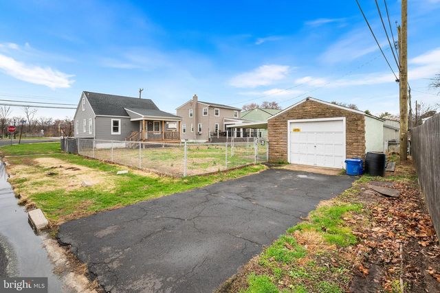 2109 BATH RD, Bristol, PA 19007