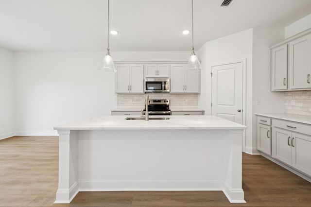 122 Dahlia Dr, La Vergne, TN 37086