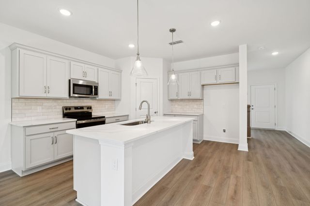 122 Dahlia Dr, La Vergne, TN 37086