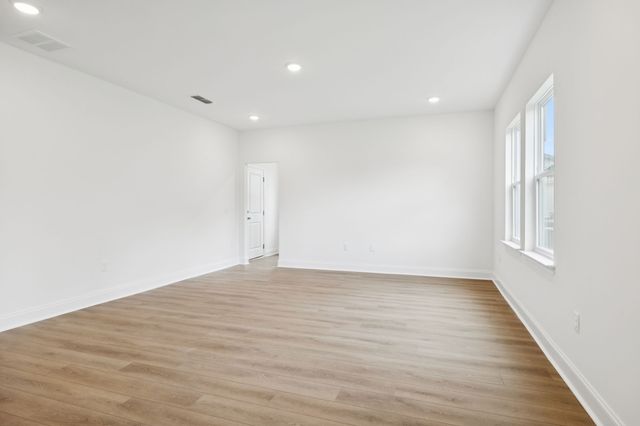 122 Dahlia Dr, La Vergne, TN 37086