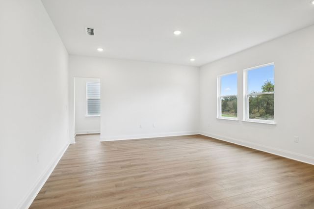 122 Dahlia Dr, La Vergne, TN 37086