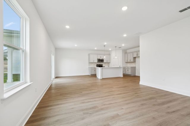 122 Dahlia Dr, La Vergne, TN 37086