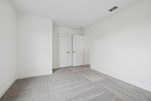 122 Dahlia Dr, La Vergne, TN 37086