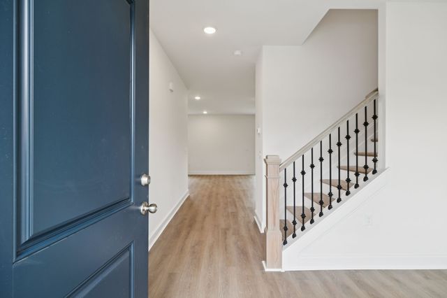 122 Dahlia Dr, La Vergne, TN 37086