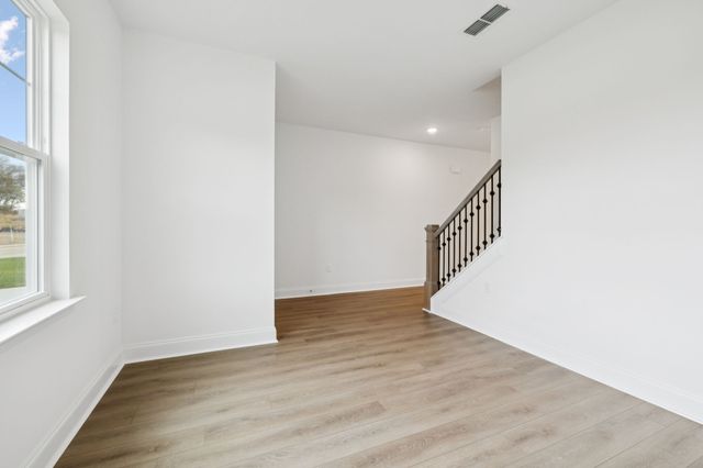 122 Dahlia Dr, La Vergne, TN 37086