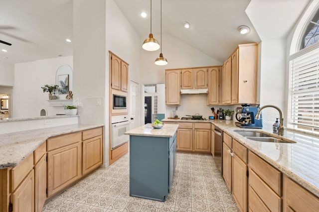 1604 Los Altos Court, Arlington, TX 76006